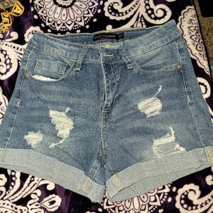 Women's size 5/6 dollhouse shorts in great condition smoke free home